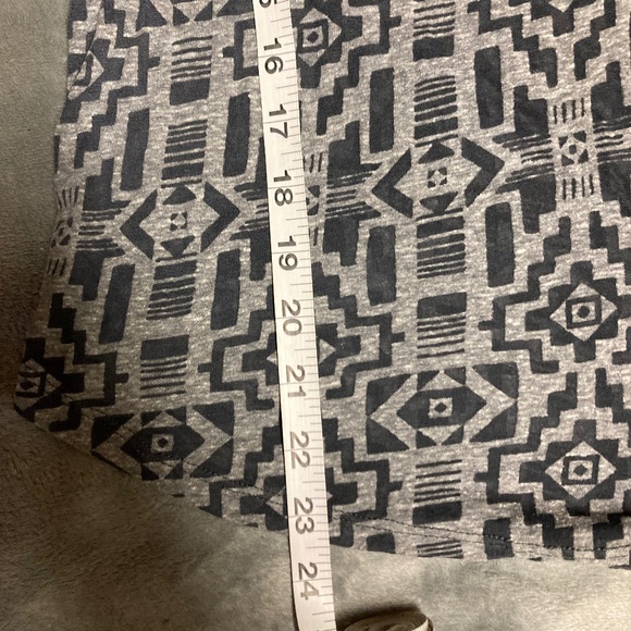 NWOT Aztec Print Sleeveless Top - Picture 9 of 9